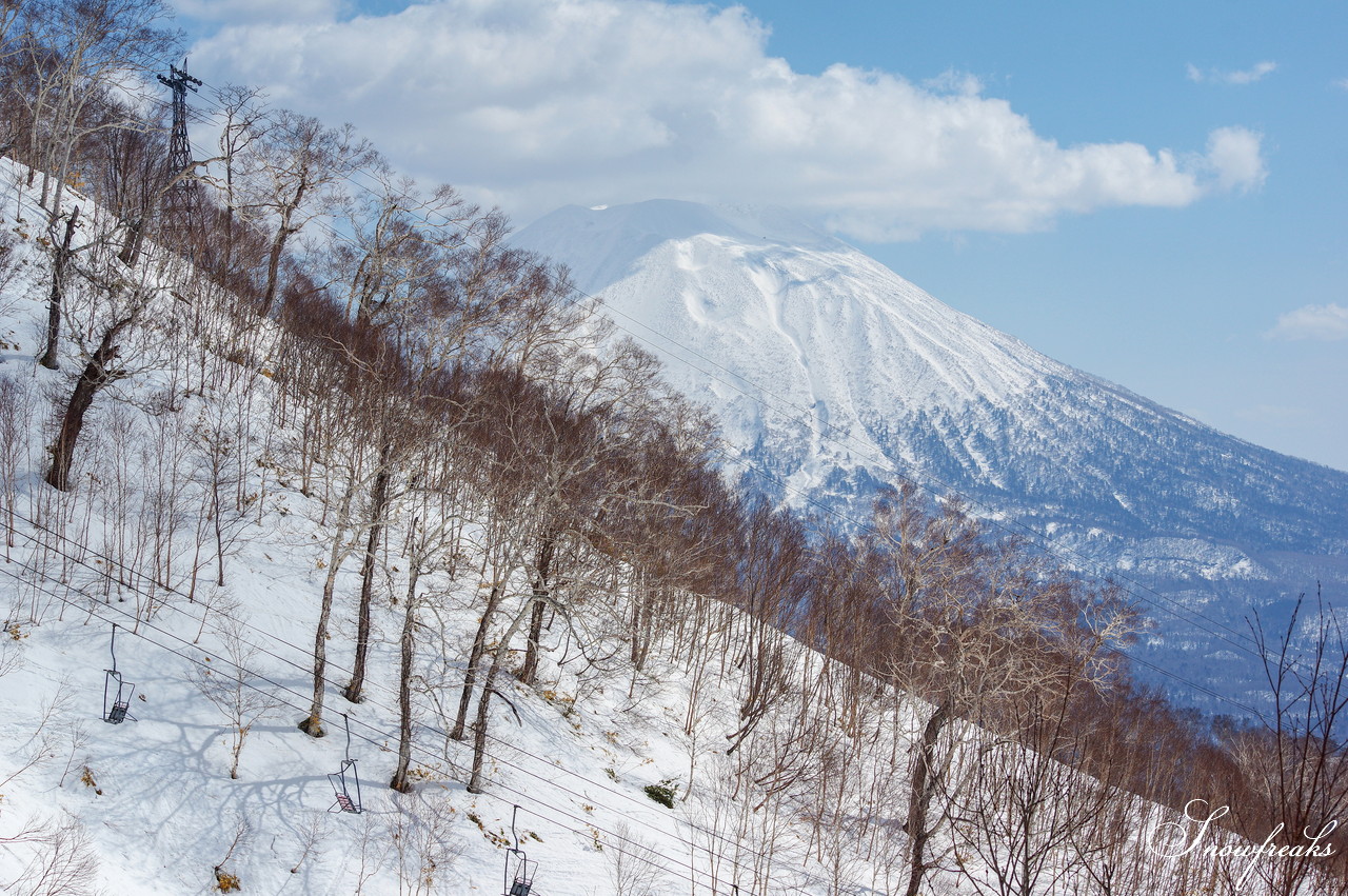 春シーズン到来の『ニセコ』。真冬の賑わいが嘘のように人影まばらなビッグゲレンデを贅沢に滑る！